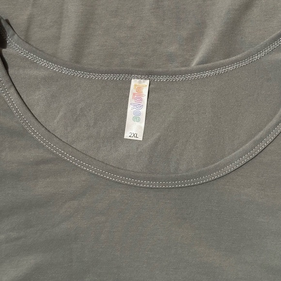LuLaRoe Lynnae Long Sleeve, 2XL - Picture 2 of 4